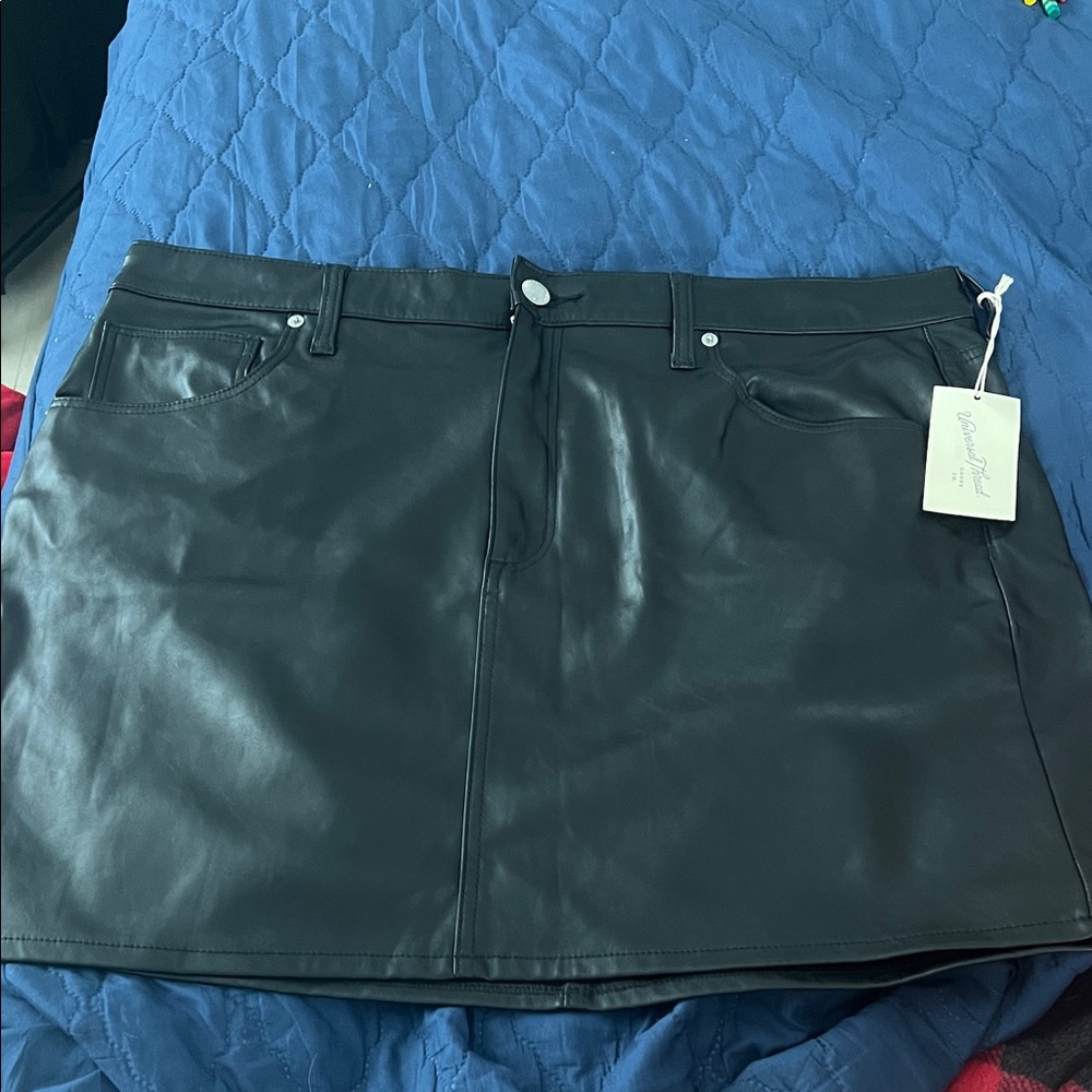 Universal Thread Black Mini Skirt